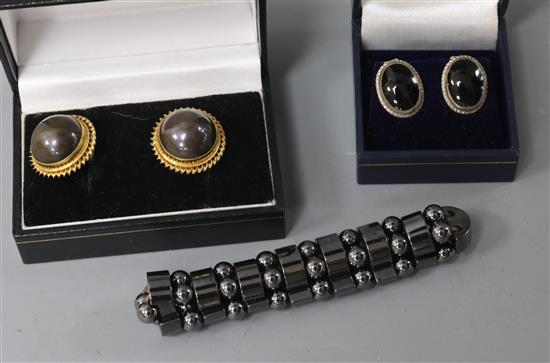 A pair of 18ct gold and mabe pearl earclips, a pair of silver and cabochon earclips and a hematite bracelet.
